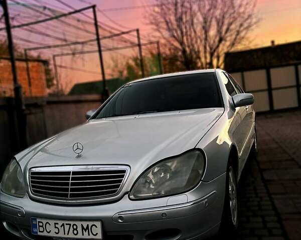 Серый Мерседес С Класс, объемом двигателя 3.2 л и пробегом 400 тыс. км за 4900 $, фото 1 на Automoto.ua