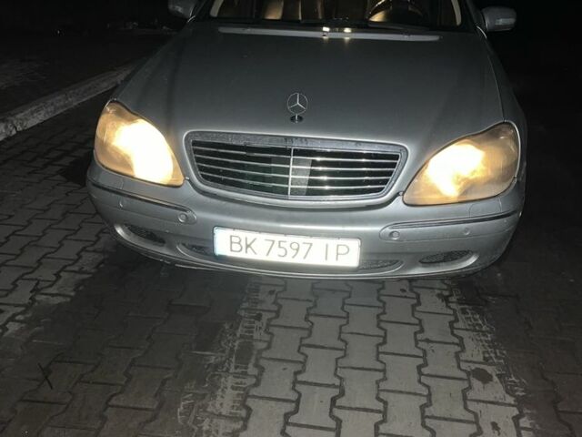 Сірий Мерседес С Клас, об'ємом двигуна 3.2 л та пробігом 355 тис. км за 4499 $, фото 1 на Automoto.ua