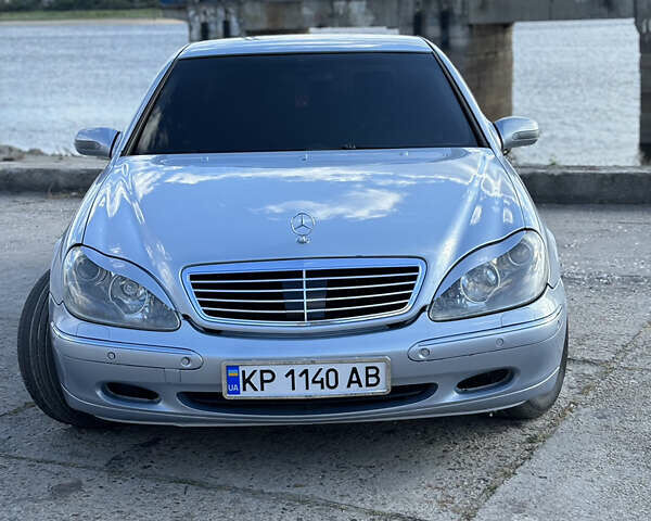 Серый Мерседес С Класс, объемом двигателя 3.22 л и пробегом 370 тыс. км за 5000 $, фото 1 на Automoto.ua