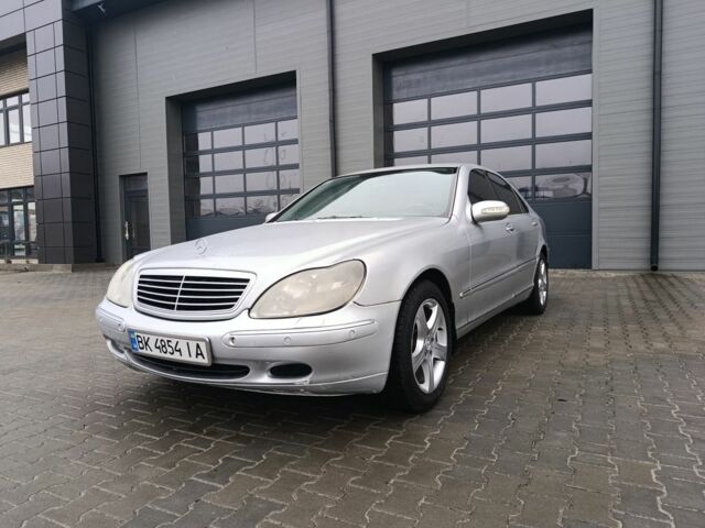 Сірий Мерседес С Клас, об'ємом двигуна 4 л та пробігом 360 тис. км за 4750 $, фото 1 на Automoto.ua