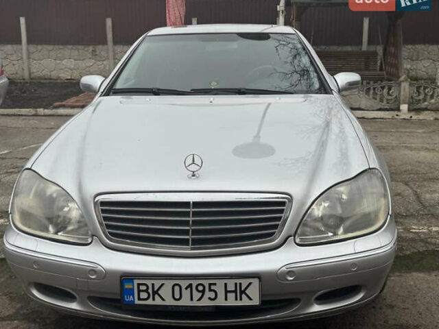 Сірий Мерседес С Клас, об'ємом двигуна 5 л та пробігом 420 тис. км за 6000 $, фото 1 на Automoto.ua