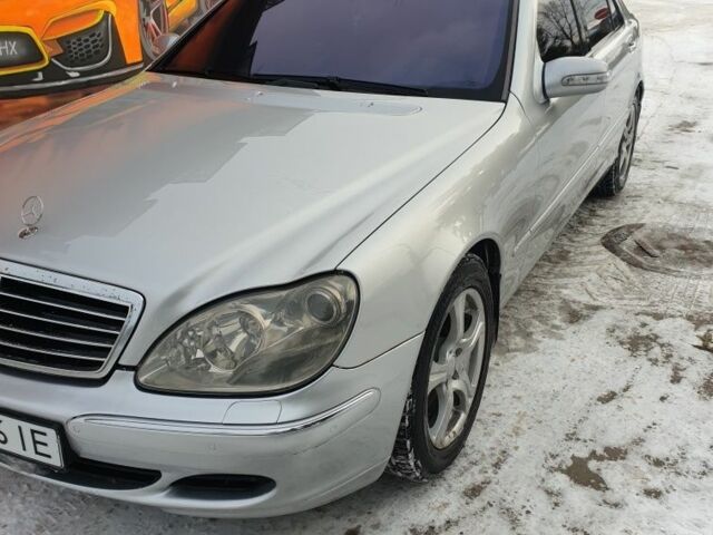 Сірий Мерседес С Клас, об'ємом двигуна 5 л та пробігом 300 тис. км за 6200 $, фото 1 на Automoto.ua