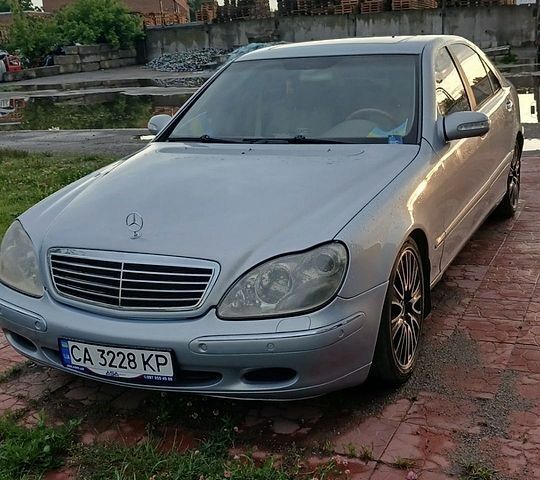 Сірий Мерседес С Клас, об'ємом двигуна 5 л та пробігом 500 тис. км за 4500 $, фото 1 на Automoto.ua