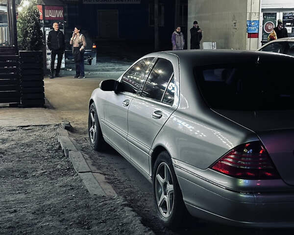 Сірий Мерседес С Клас, об'ємом двигуна 3.72 л та пробігом 470 тис. км за 4500 $, фото 1 на Automoto.ua