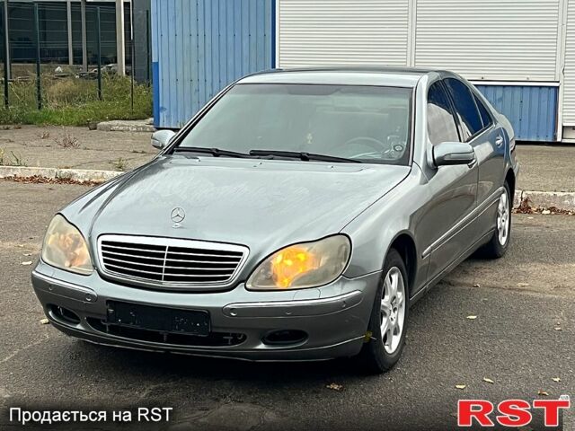 Серый Мерседес С Класс, объемом двигателя 3.2 л и пробегом 300 тыс. км за 3000 $, фото 1 на Automoto.ua