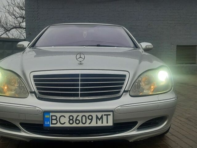 Серый Мерседес С Класс, объемом двигателя 4.3 л и пробегом 400 тыс. км за 4000 $, фото 1 на Automoto.ua