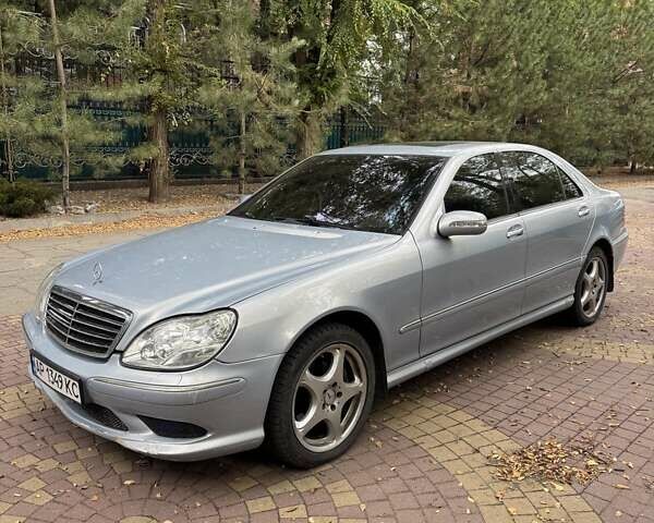 Сірий Мерседес С Клас, об'ємом двигуна 5 л та пробігом 270 тис. км за 6599 $, фото 1 на Automoto.ua