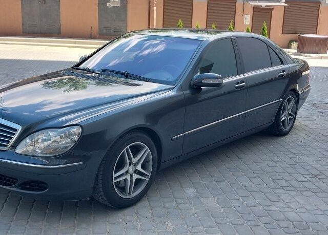Серый Мерседес С Класс, объемом двигателя 5 л и пробегом 288 тыс. км за 6800 $, фото 1 на Automoto.ua