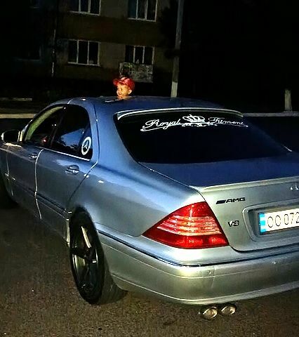 Серый Мерседес С Класс, объемом двигателя 3.7 л и пробегом 235 тыс. км за 6500 $, фото 1 на Automoto.ua