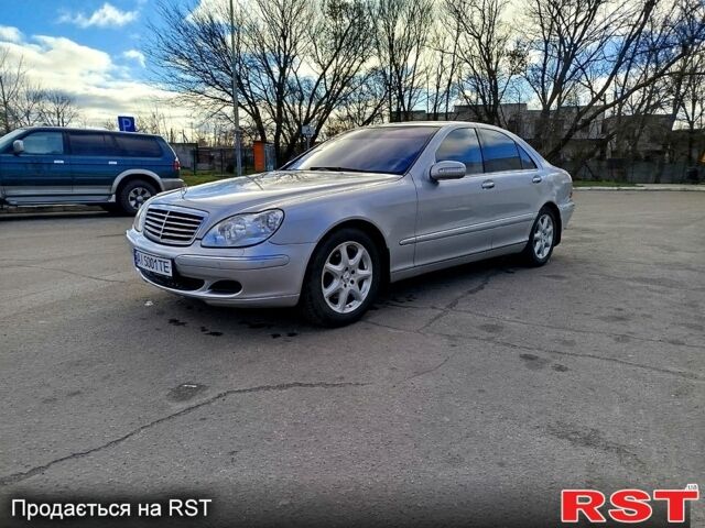 Серый Мерседес С Класс, объемом двигателя 3.7 л и пробегом 370 тыс. км за 7500 $, фото 1 на Automoto.ua