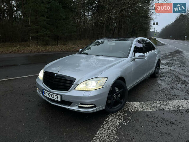 Серый Мерседес С Класс, объемом двигателя 3.5 л и пробегом 197 тыс. км за 9500 $, фото 1 на Automoto.ua