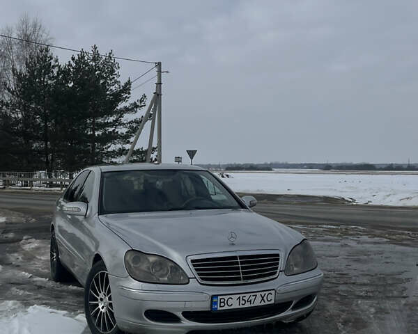 Серый Мерседес С Класс, объемом двигателя 3.2 л и пробегом 501 тыс. км за 4999 $, фото 1 на Automoto.ua
