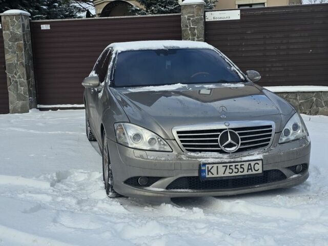 Сірий Мерседес С Клас, об'ємом двигуна 5.5 л та пробігом 240 тис. км за 10038 $, фото 1 на Automoto.ua