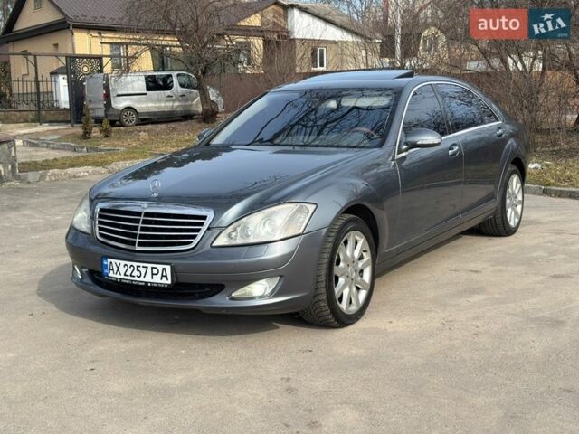 Сірий Мерседес С Клас, об'ємом двигуна 4.7 л та пробігом 325 тис. км за 7300 $, фото 1 на Automoto.ua