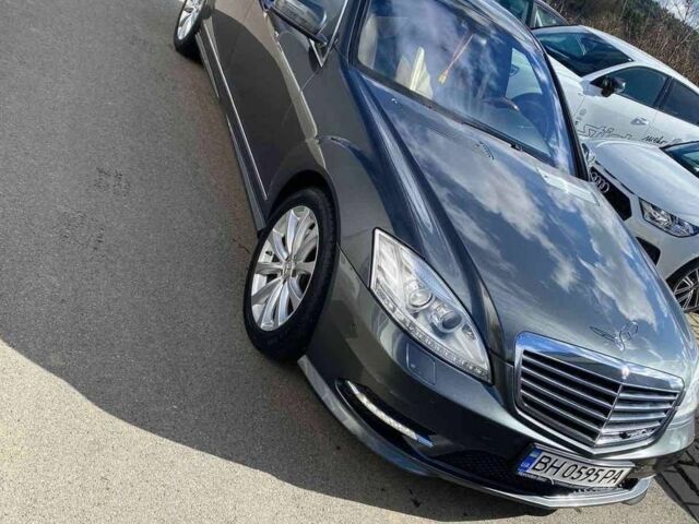 Серый Мерседес С Класс, объемом двигателя 5.5 л и пробегом 203 тыс. км за 10000 $, фото 1 на Automoto.ua