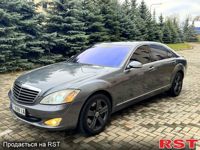 Серый Мерседес С Класс, объемом двигателя 4.7 л и пробегом 350 тыс. км за 10000 $, фото 1 на Automoto.ua
