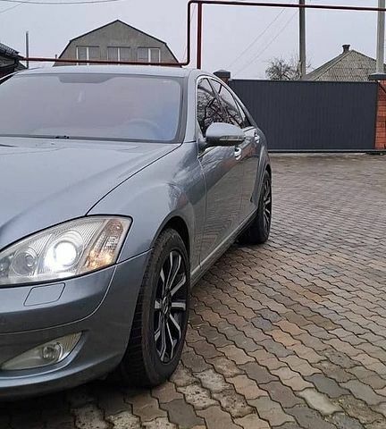 Сірий Мерседес С Клас, об'ємом двигуна 3.5 л та пробігом 340 тис. км за 10500 $, фото 1 на Automoto.ua