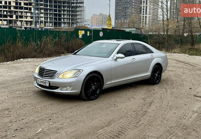 Серый Мерседес С Класс, объемом двигателя 3 л и пробегом 295 тыс. км за 7950 $, фото 1 на Automoto.ua