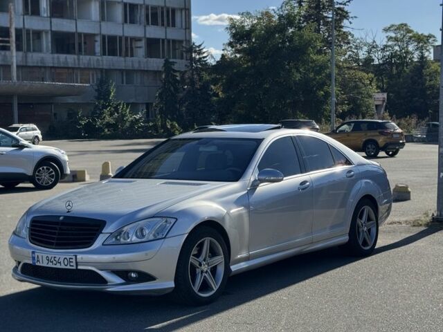 Серый Мерседес С Класс, объемом двигателя 3 л и пробегом 296 тыс. км за 10000 $, фото 1 на Automoto.ua