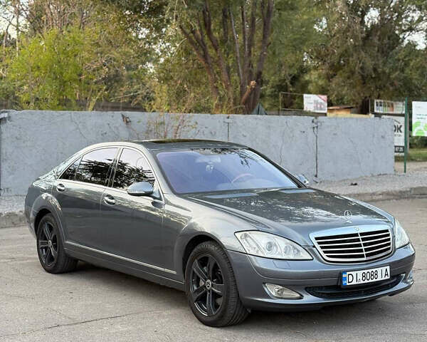 Серый Мерседес С Класс, объемом двигателя 4.7 л и пробегом 250 тыс. км за 8200 $, фото 1 на Automoto.ua