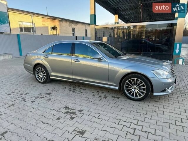 Сірий Мерседес С Клас, об'ємом двигуна 5.5 л та пробігом 250 тис. км за 11500 $, фото 1 на Automoto.ua