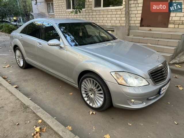 Сірий Мерседес С Клас, об'ємом двигуна 4 л та пробігом 221 тис. км за 8100 $, фото 1 на Automoto.ua