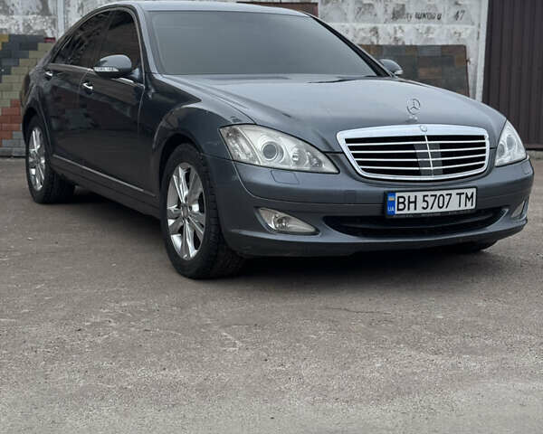 Серый Мерседес С Класс, объемом двигателя 3 л и пробегом 350 тыс. км за 13500 $, фото 1 на Automoto.ua