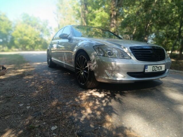 Серый Мерседес С Класс, объемом двигателя 3.5 л и пробегом 206 тыс. км за 8900 $, фото 1 на Automoto.ua