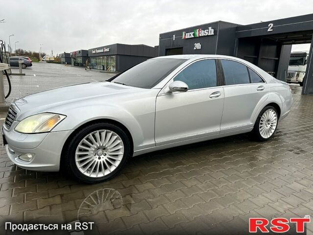 Серый Мерседес С Класс, объемом двигателя 4 л и пробегом 230 тыс. км за 10888 $, фото 1 на Automoto.ua