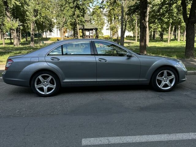 Сірий Мерседес С Клас, об'ємом двигуна 5.5 л та пробігом 312 тис. км за 6300 $, фото 1 на Automoto.ua