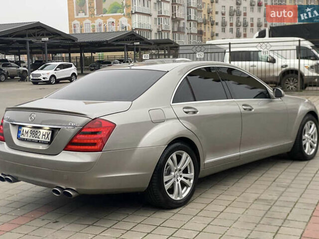 Серый Мерседес С Класс, объемом двигателя 2.99 л и пробегом 420 тыс. км за 13000 $, фото 1 на Automoto.ua