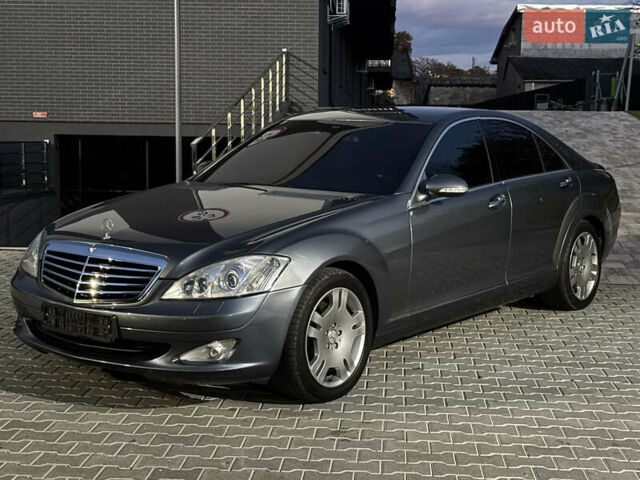 Мерседес С Клас 2008 у Ужгороді на Automoto.ua Сірий Мерседес С Клас, об'ємом двигуна 3 л та пробігом 231 тис. км за 10700 $, фото 1 на Automoto.ua