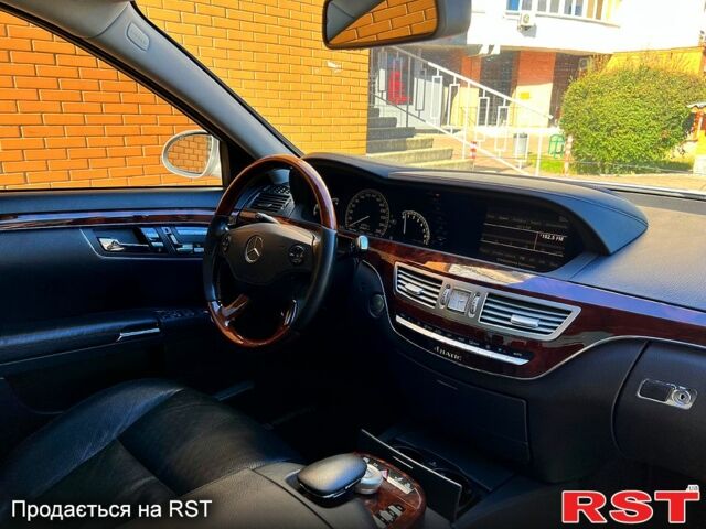 Сірий Мерседес С Клас, об'ємом двигуна 5.5 л та пробігом 250 тис. км за 12000 $, фото 1 на Automoto.ua