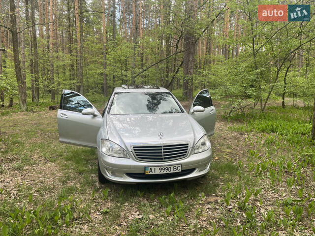 Сірий Мерседес С Клас, об'ємом двигуна 5.5 л та пробігом 230 тис. км за 10500 $, фото 1 на Automoto.ua