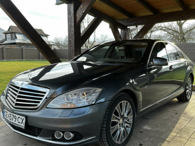 Сірий Мерседес С Клас, об'ємом двигуна 3 л та пробігом 300 тис. км за 18000 $, фото 1 на Automoto.ua