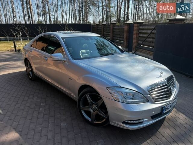 Серый Мерседес С Класс, объемом двигателя 3.5 л и пробегом 230 тыс. км за 17500 $, фото 1 на Automoto.ua