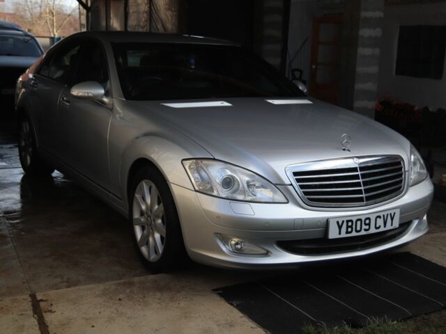 Серый Мерседес С Класс, объемом двигателя 3 л и пробегом 230 тыс. км за 5999 $, фото 1 на Automoto.ua