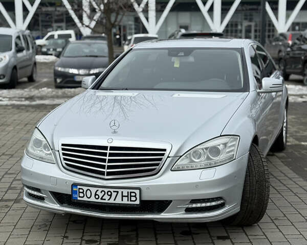 Сірий Мерседес С Клас, об'ємом двигуна 5.5 л та пробігом 220 тис. км за 13700 $, фото 1 на Automoto.ua