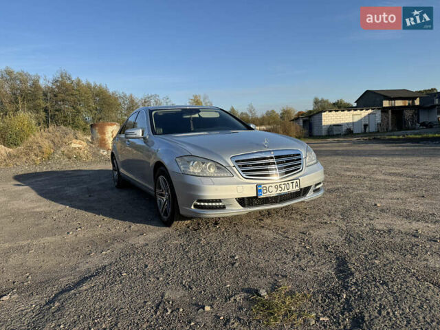 Серый Мерседес С Класс, объемом двигателя 2.99 л и пробегом 160 тыс. км за 18000 $, фото 1 на Automoto.ua