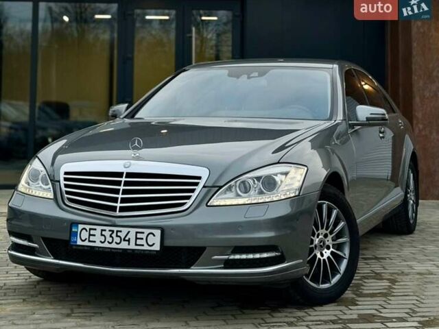 Сірий Мерседес С Клас, об'ємом двигуна 3 л та пробігом 255 тис. км за 16300 $, фото 1 на Automoto.ua