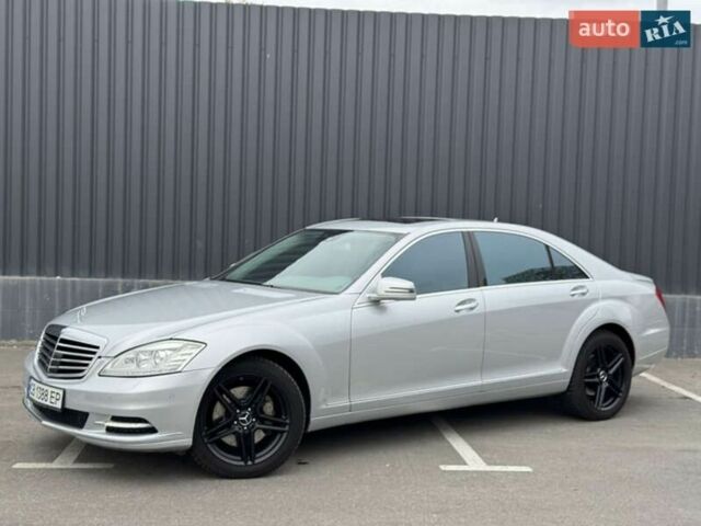 Сірий Мерседес С Клас, об'ємом двигуна 5.5 л та пробігом 220 тис. км за 12800 $, фото 1 на Automoto.ua