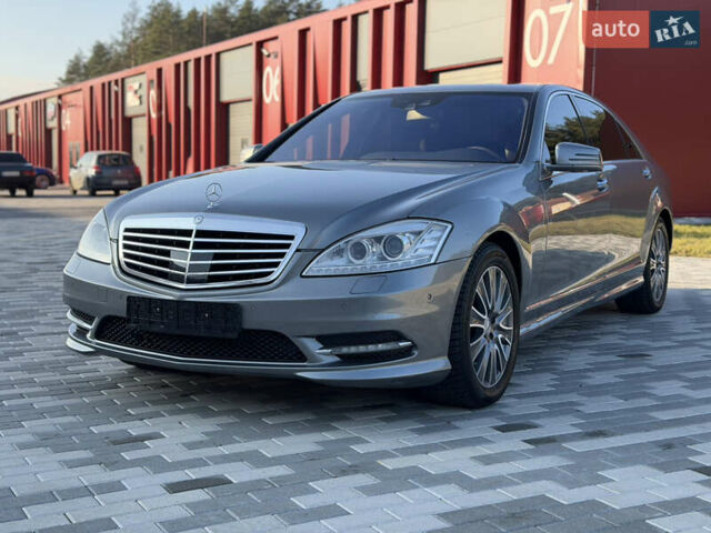 Сірий Мерседес С Клас, об'ємом двигуна 3 л та пробігом 270 тис. км за 19500 $, фото 1 на Automoto.ua