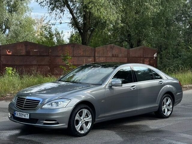Сірий Мерседес С Клас, об'ємом двигуна 2.99 л та пробігом 390 тис. км за 19300 $, фото 1 на Automoto.ua