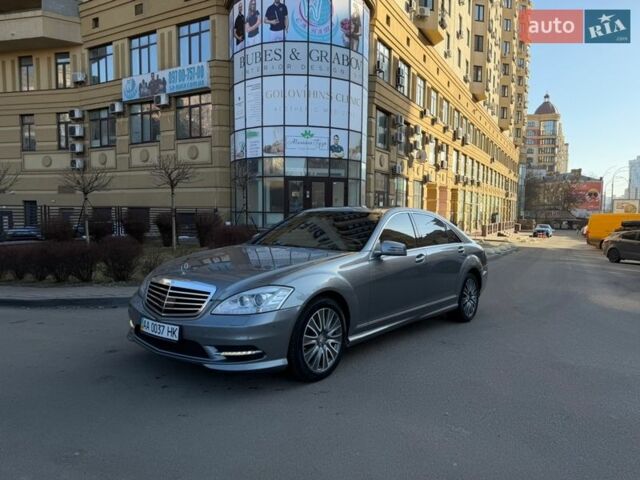 Сірий Мерседес С Клас, об'ємом двигуна 3 л та пробігом 272 тис. км за 21700 $, фото 1 на Automoto.ua