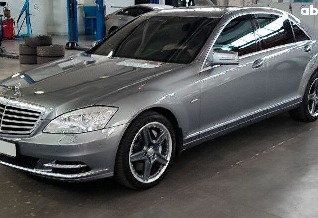 Серый Мерседес С Класс, объемом двигателя 4.7 л и пробегом 445 тыс. км за 22000 $, фото 1 на Automoto.ua