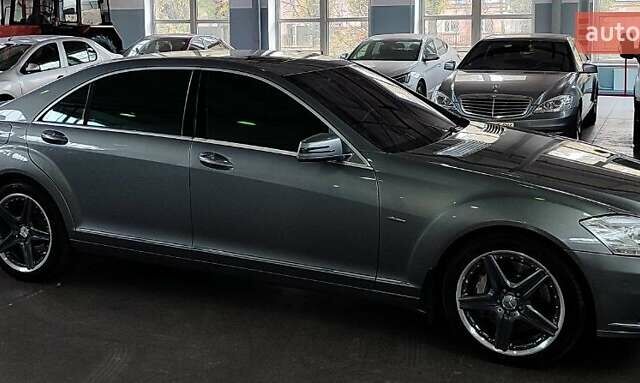 Серый Мерседес С Класс, объемом двигателя 4.66 л и пробегом 445 тыс. км за 22000 $, фото 1 на Automoto.ua