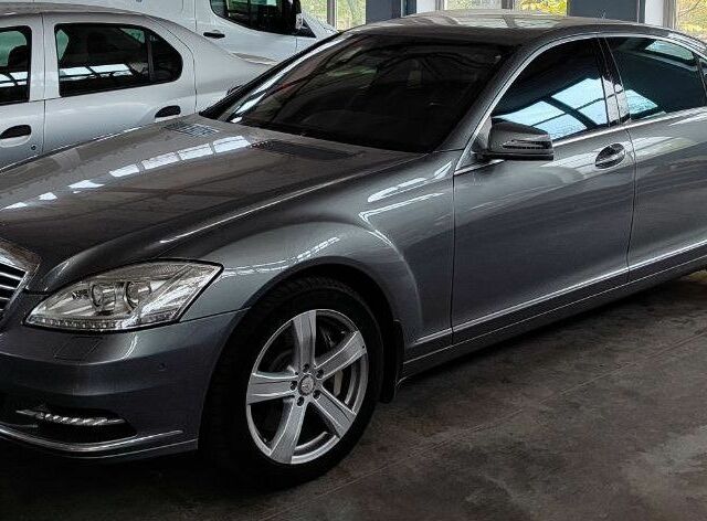 Серый Мерседес С Класс, объемом двигателя 4.7 л и пробегом 219 тыс. км за 24000 $, фото 1 на Automoto.ua