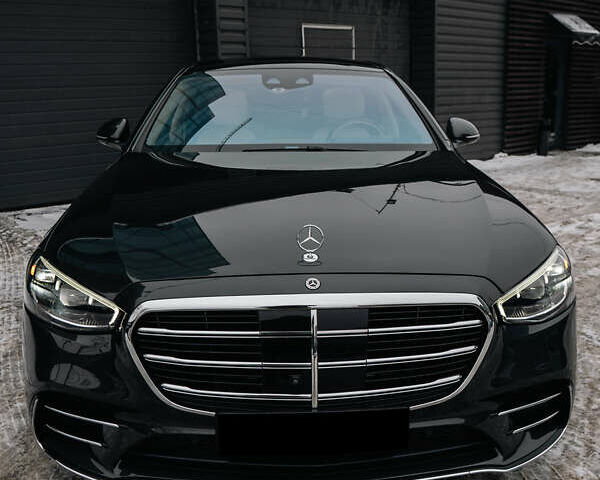 Серый Мерседес С Класс, объемом двигателя 3 л и пробегом 48 тыс. км за 85000 $, фото 1 на Automoto.ua