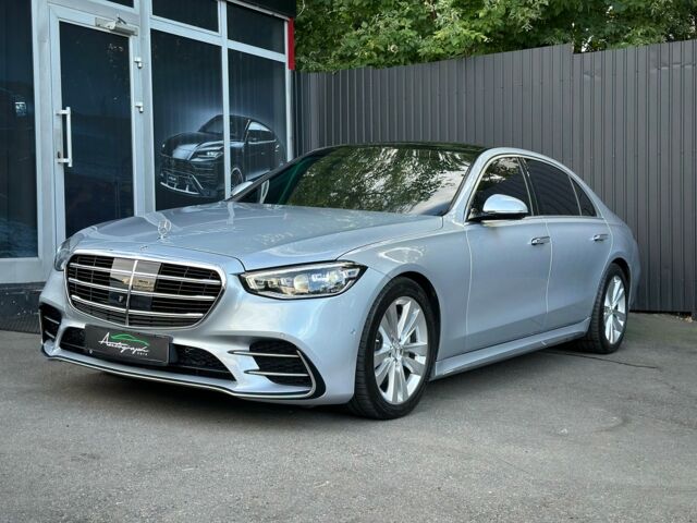Сірий Мерседес С Клас, об'ємом двигуна 3 л та пробігом 17 тис. км за 185000 $, фото 1 на Automoto.ua