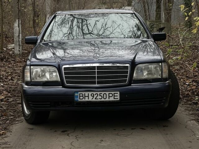 Синий Мерседес С Класс, объемом двигателя 3 л и пробегом 200 тыс. км за 3700 $, фото 1 на Automoto.ua